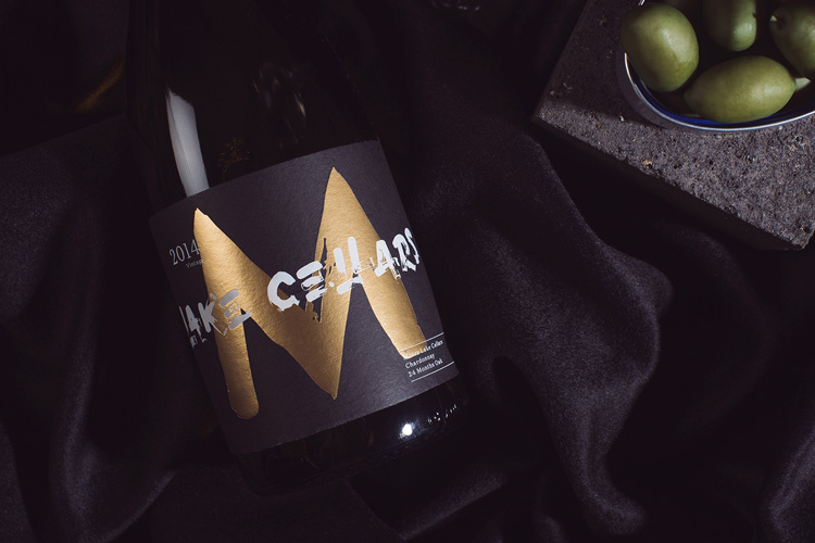 摩西湖紅酒品牌形象塑造,大膽而年輕,給奢侈品注入活力